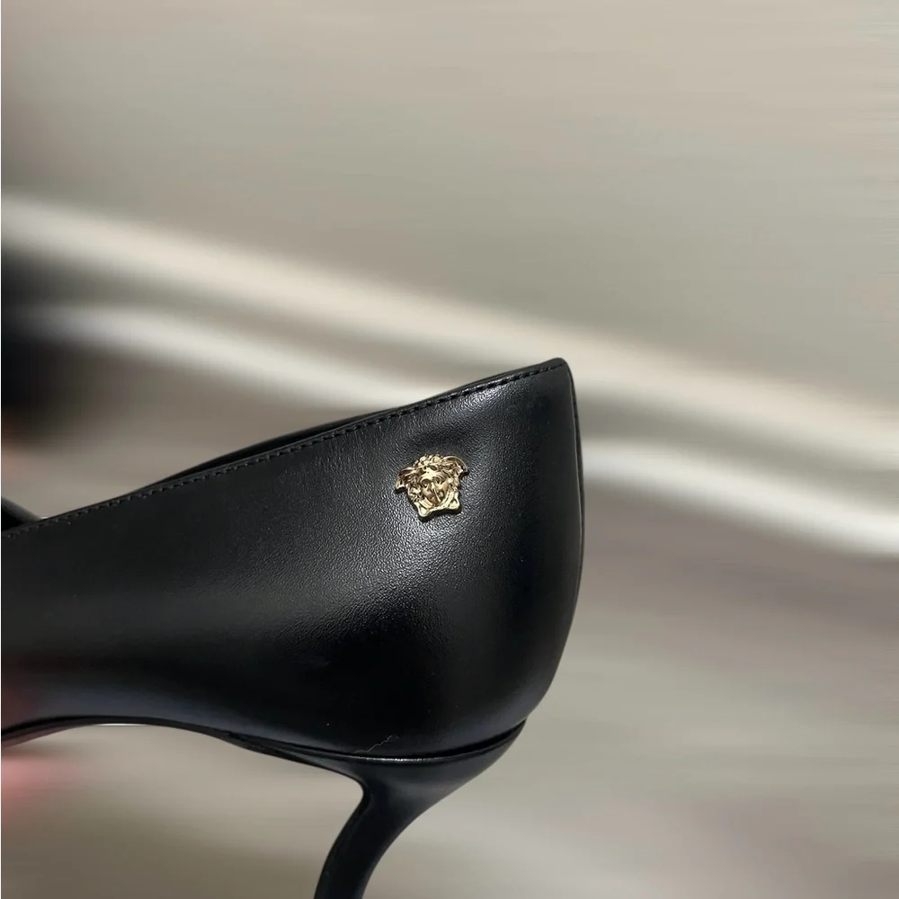 Versace Medusa Insignia Leather Pumps Heels Women's Size‎ 36 1/2